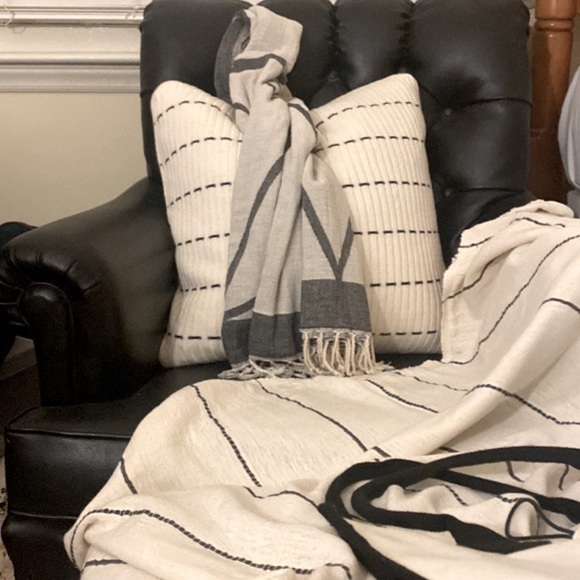Comfort Set Pillow, Throw & Wrap Natural Black Woven Cashmere Blend Fabulous Set - Picture 8 of 15